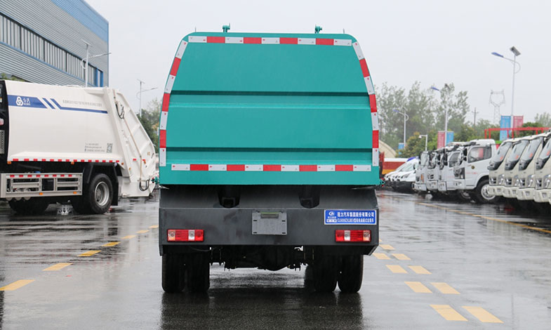 4.6方東途逸純電動(dòng)風(fēng)箱式垃圾運(yùn)輸車圖片5