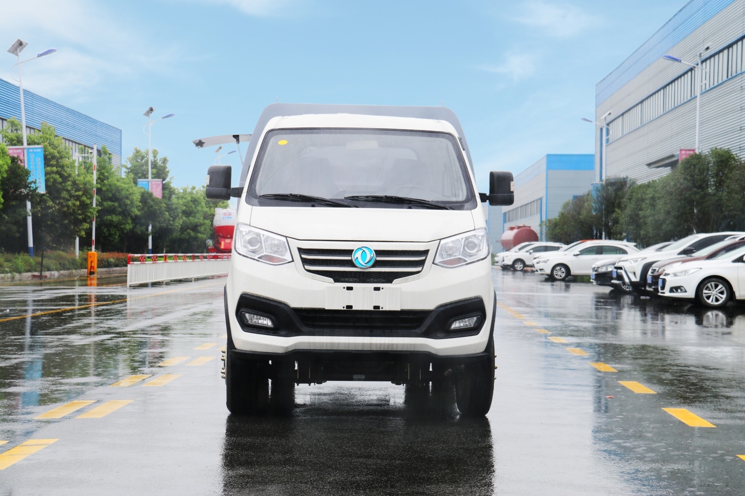 4.6方東途逸純電動(dòng)風(fēng)箱式垃圾運(yùn)輸車圖片2