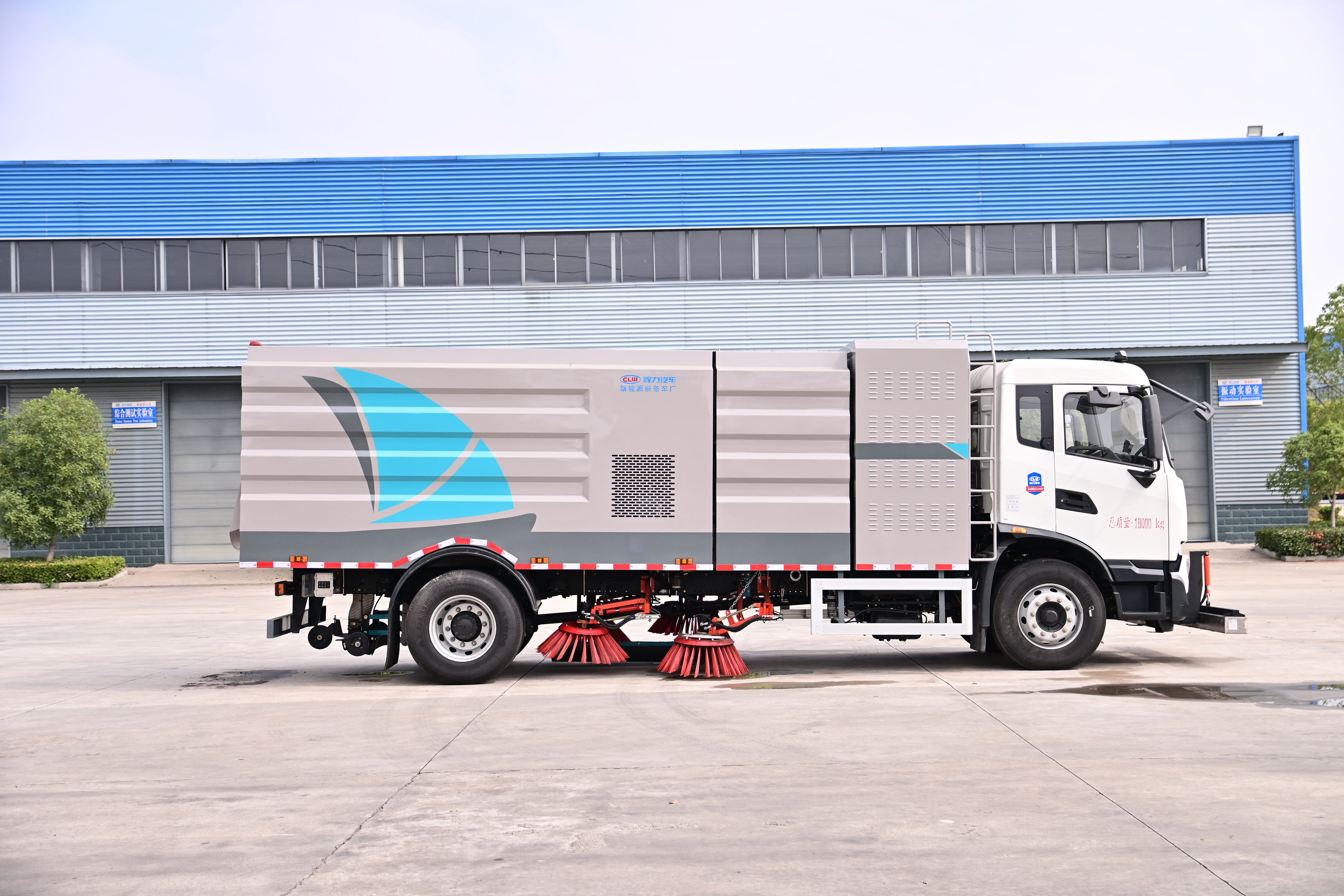 東風(fēng)天錦純電動(dòng)12方掃路車加裝機(jī)場(chǎng)專用圖片3