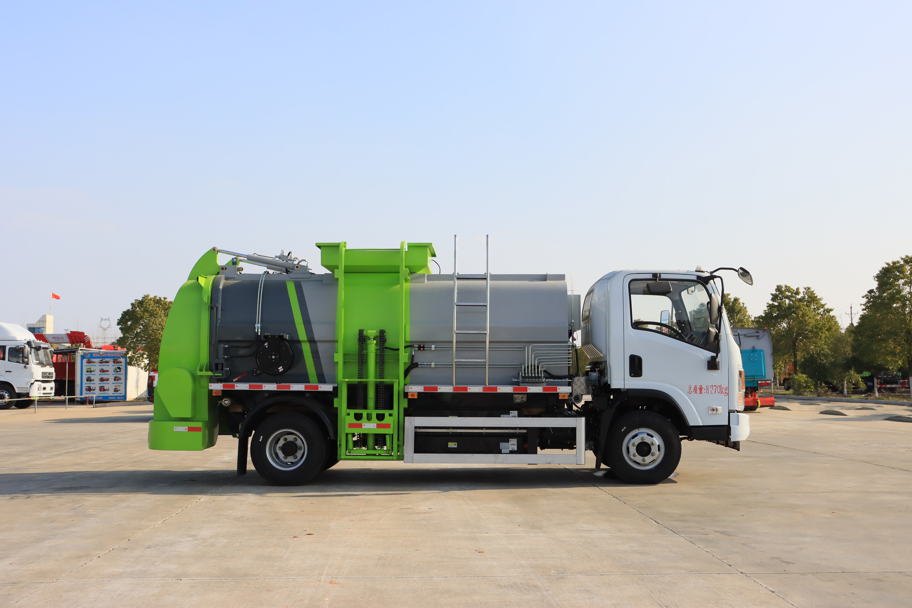 東風(fēng)華神8方純電動(dòng)餐廚垃圾車圖片3