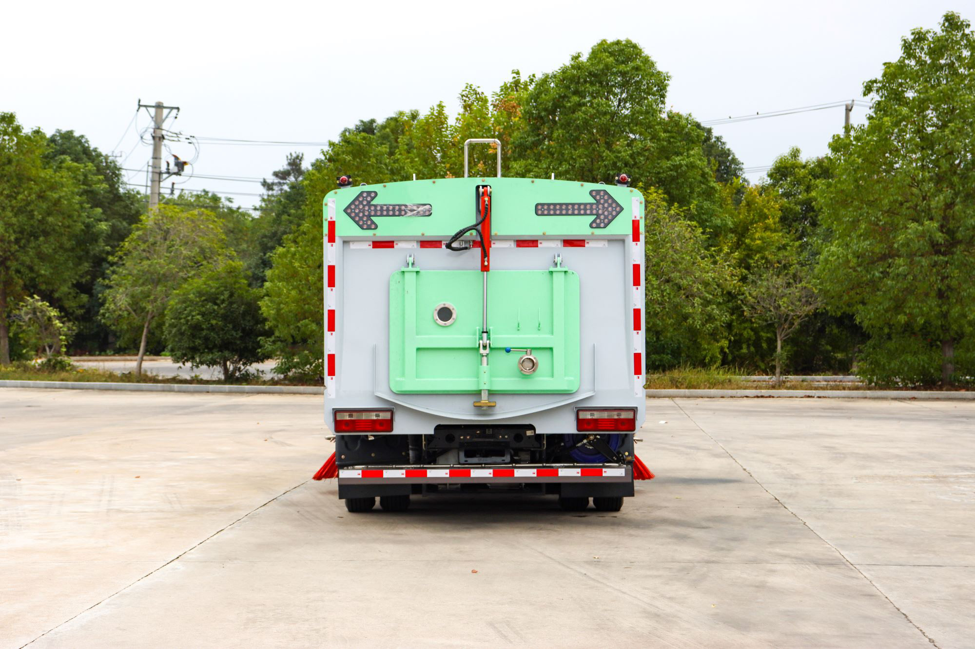 東風(fēng)華神10方純電動(dòng)高端多功能洗掃車圖片5