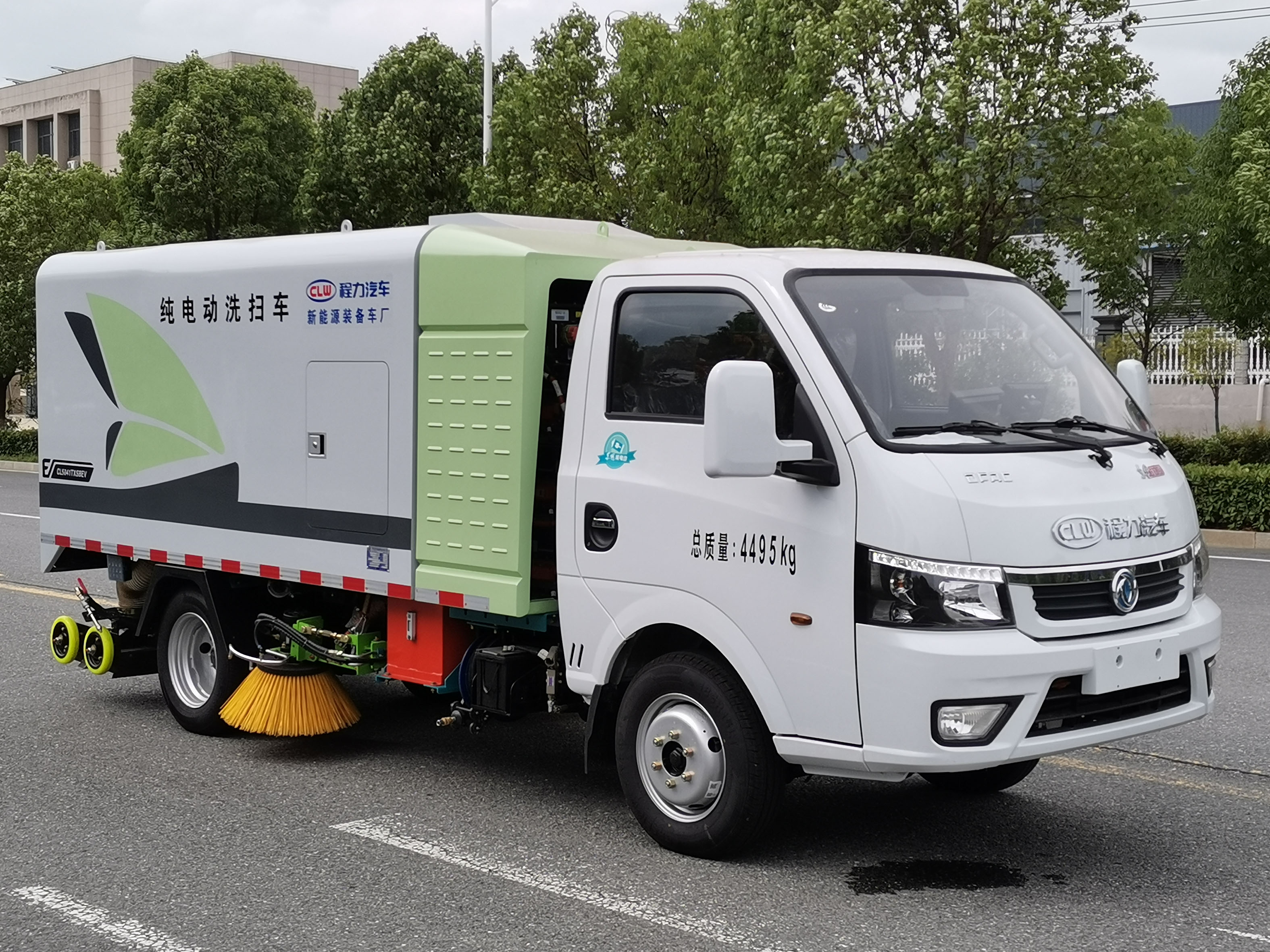 東風途逸純電動3.8方多功能洗掃車