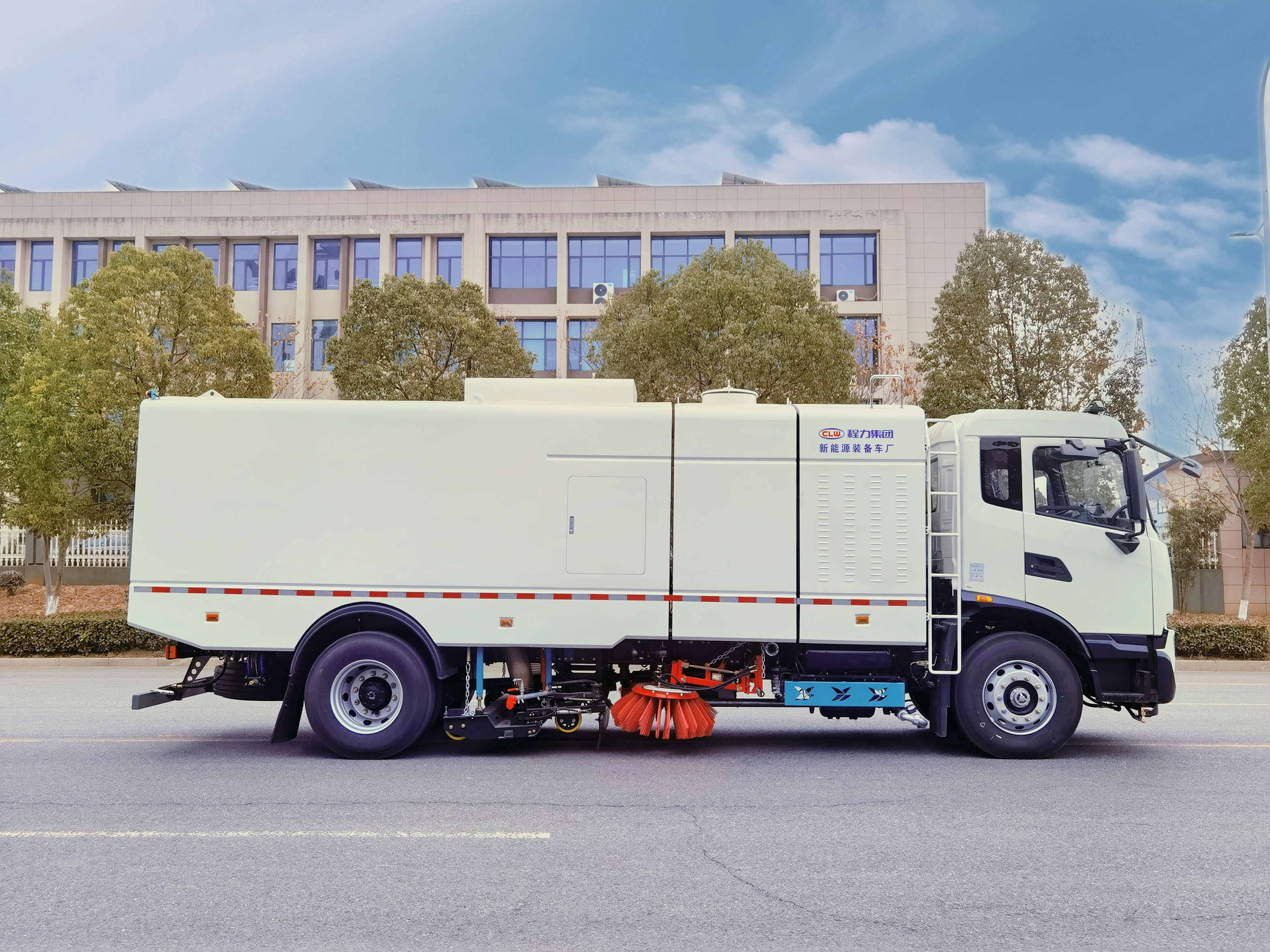 東風(fēng)天錦10方純電動(dòng)多功能洗掃車(chē)圖片3