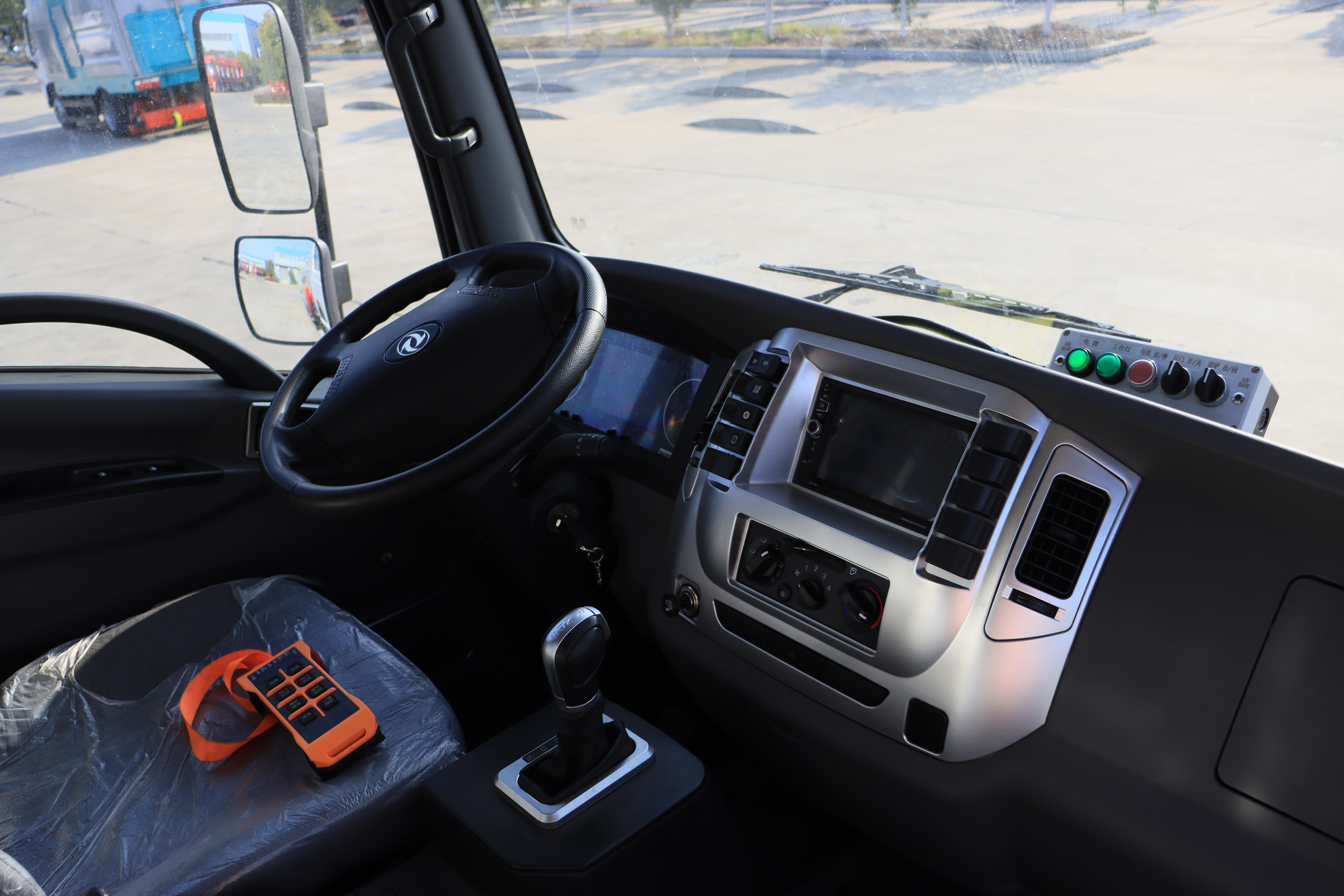 東風(fēng)華神8方純電動(dòng)餐廚垃圾車圖片5