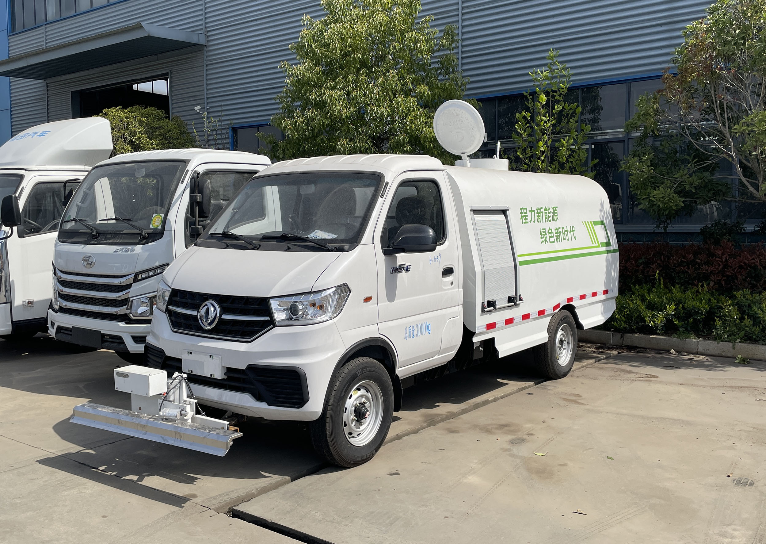 東風途逸純電動多功能路面養護車