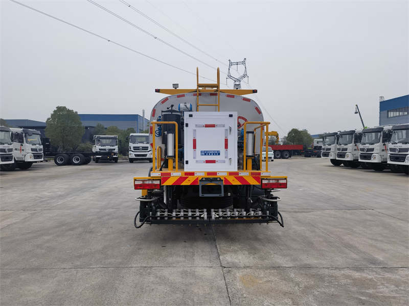 東風多利卡智能型7.46方瀝青灑布車圖片4