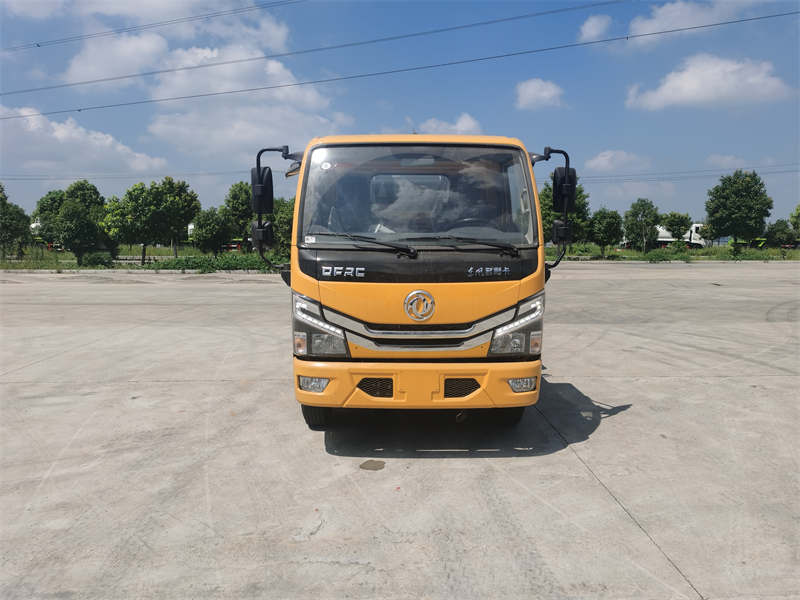 東風小多利卡高端瀝青灑布車圖片2