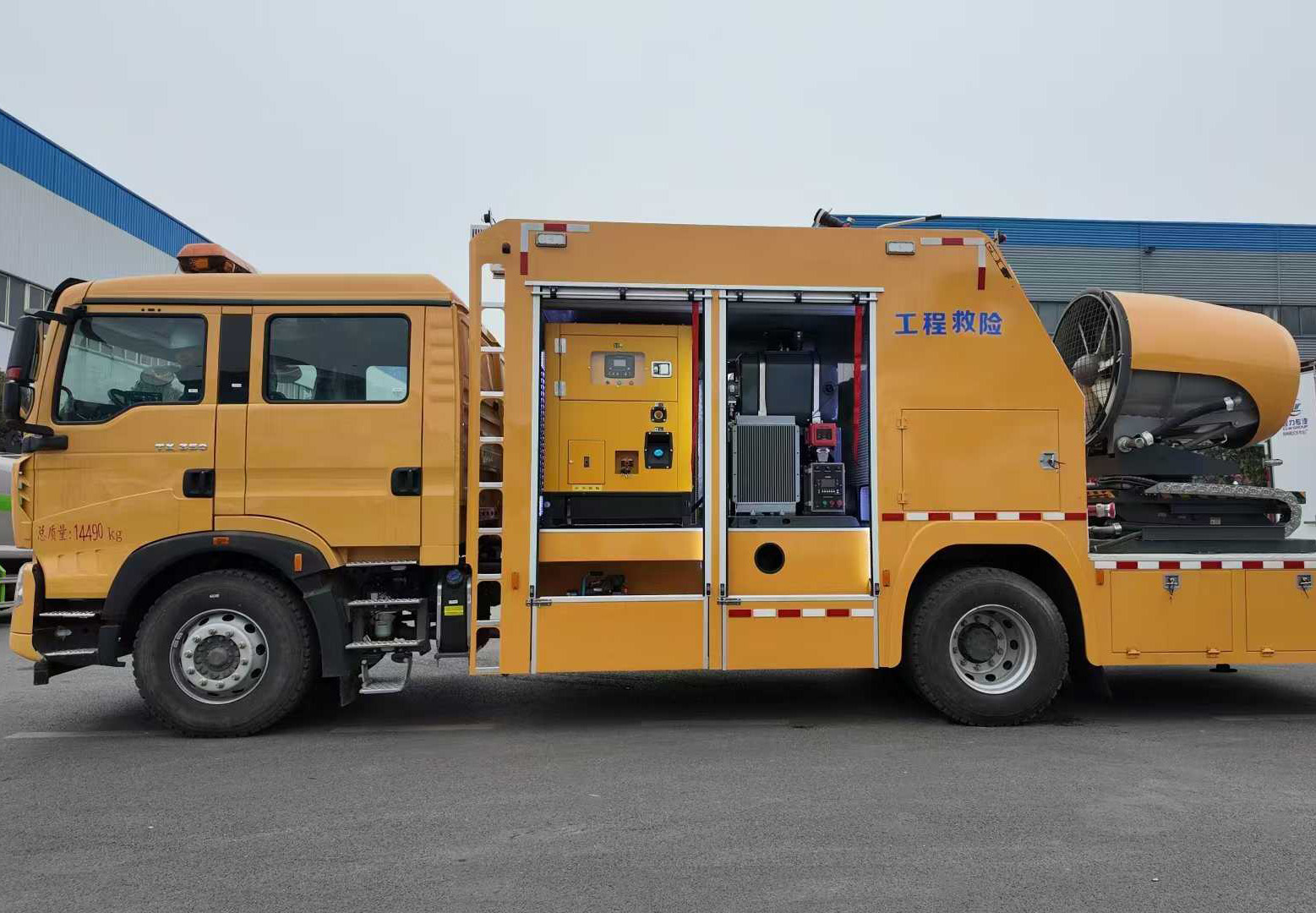 重汽豪沃工程救險(xiǎn)搶險(xiǎn)車圖片5