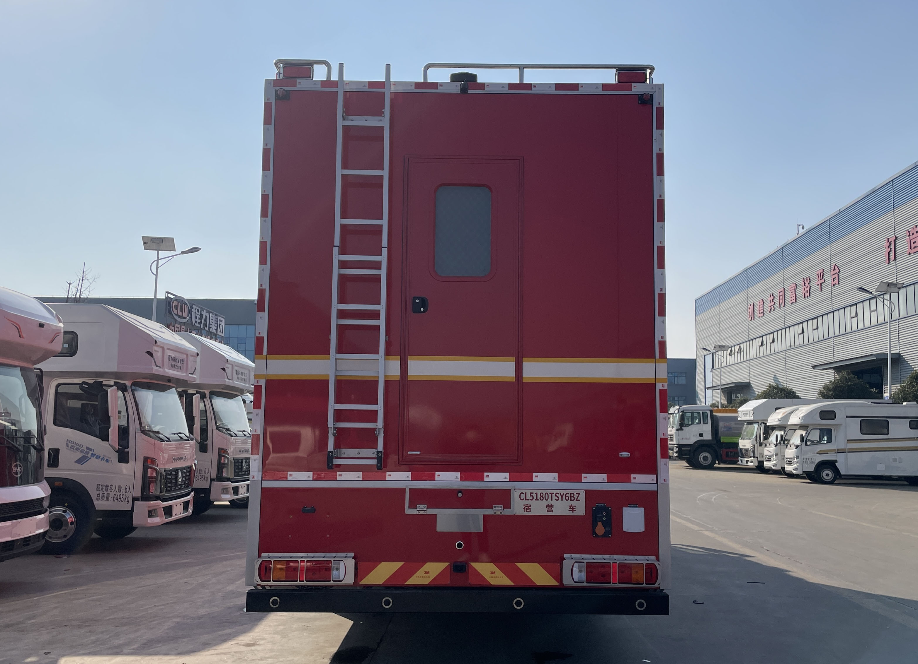 重汽豪沃20/30人宿營(yíng)車圖片3