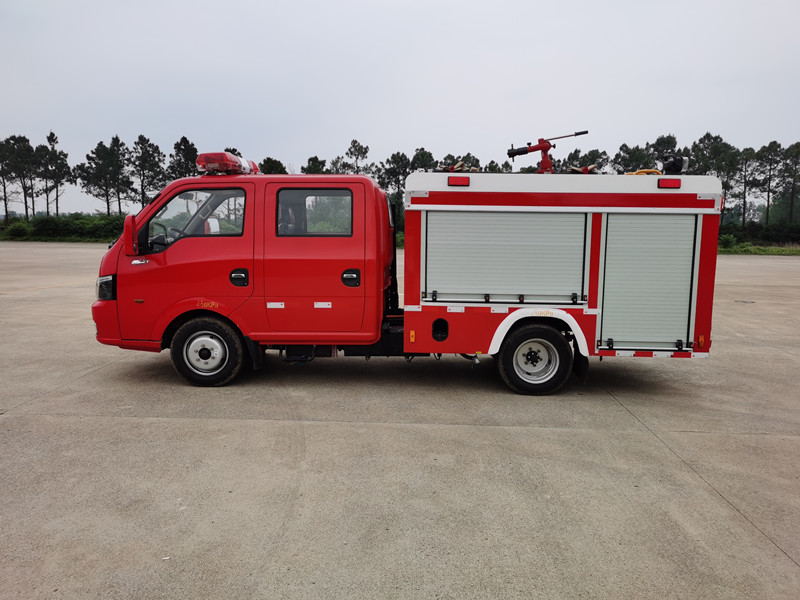 東風(fēng)途逸1噸水罐消防車圖片2